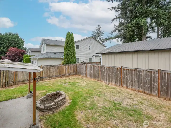 Large back yard for a condo/townhouse Large back yard for a condo/townhouse
