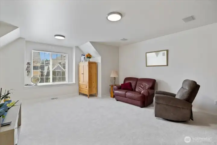 2nd floor large open family room