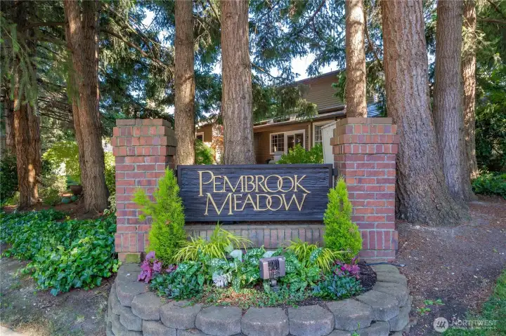 Updated and move-in ready in sought afterPembrook Meadows community in Bellevue