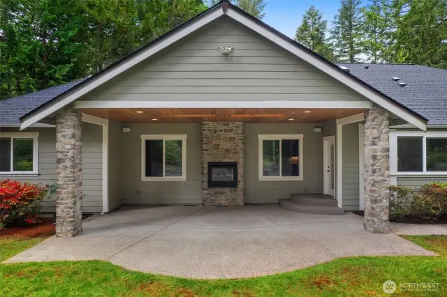 The 2 sided FP extends the use of the beautiful covered patio. Knotty pine ceiling with 2 skylights.