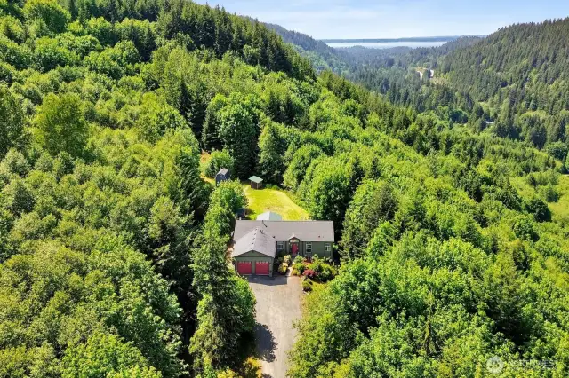 Yes, that's the Bay in the background at the top of the photo. When the owners purchased the home, the bay view was visible from the backyard.
