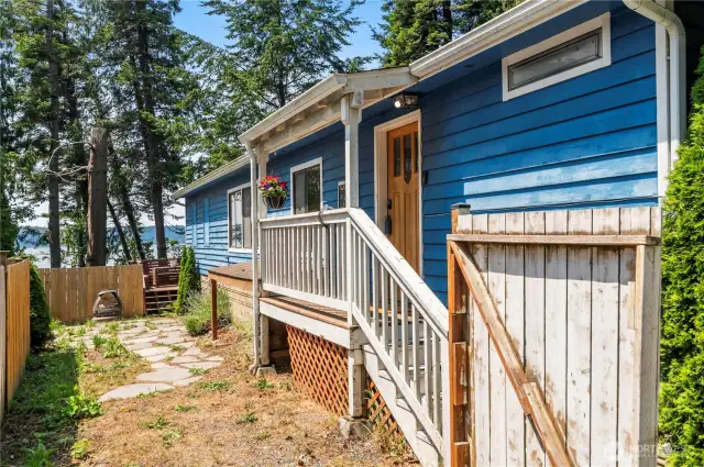 Come on in, friends and toys, and soak in your Sound-Woods Haven!
