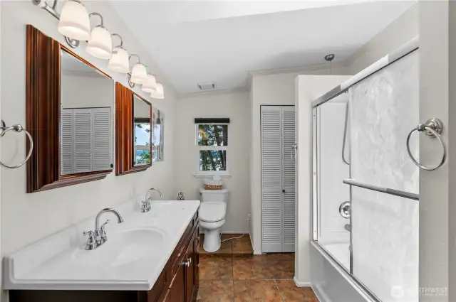 Double sinks, mirrors and lights for those who don't share super well. Toilet with a bidet, linen storage closet and full tub with shower. You're set.