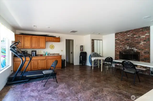 Exercise & Kitchen