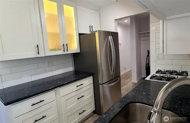 Granite Counters Soft close drawers