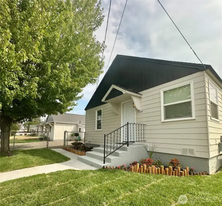 1704 Walla Walla Ave +  1708 Walla Walla Ave