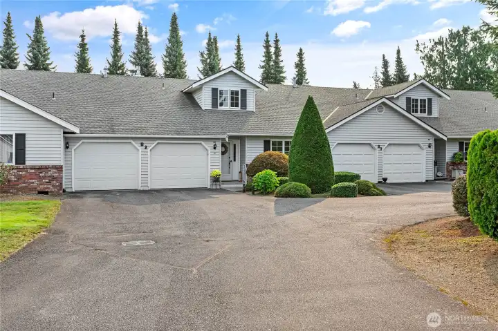 Come & take a look at this beautifully updated condo in Lynden