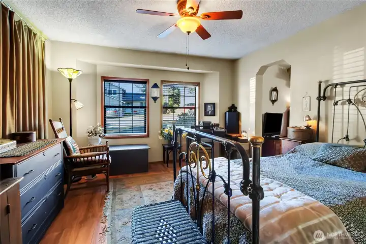 Large Bedroom