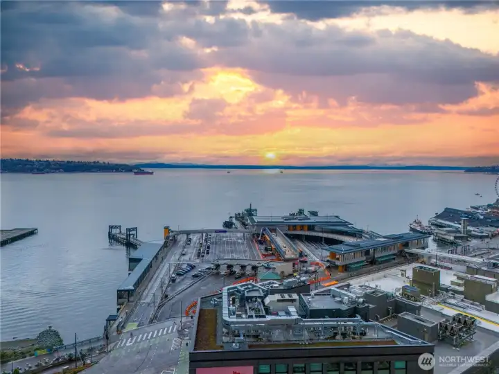 This sophisticated 1-bedroom, 1-bath residence offers sweeping views of the Olympic Mountains, Puget Sound, and the ever-changing Seattle skyline, creating a stunning backdrop for everyday living. Expansive windows flood the home with natural light, while the open layout is ideal for both entertaining and quiet evenings above the city.