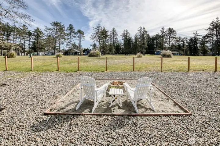Enjoy your firepit while watching golfers, deer, and eagles!