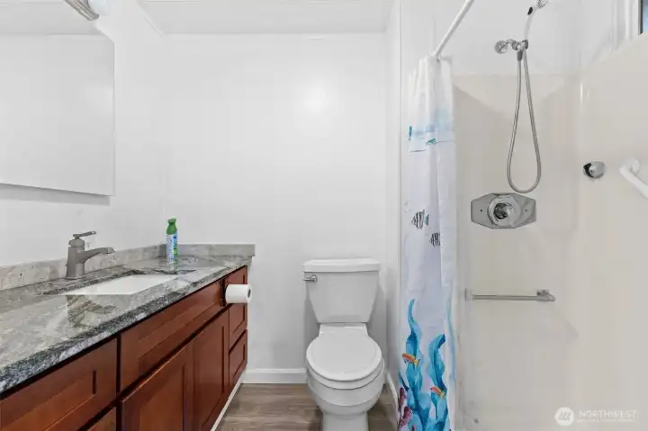 Primary bath with granite counters