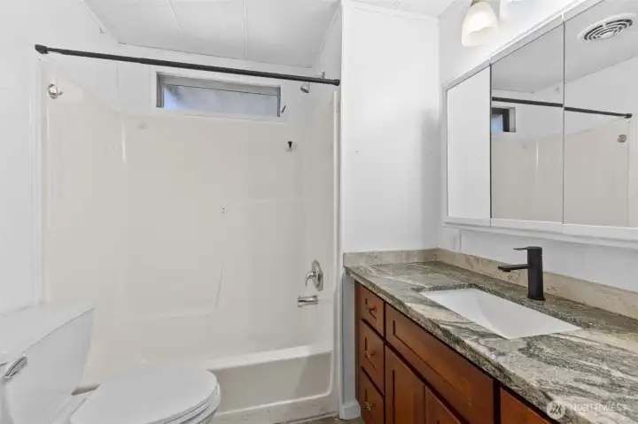New main bath with granite counters
