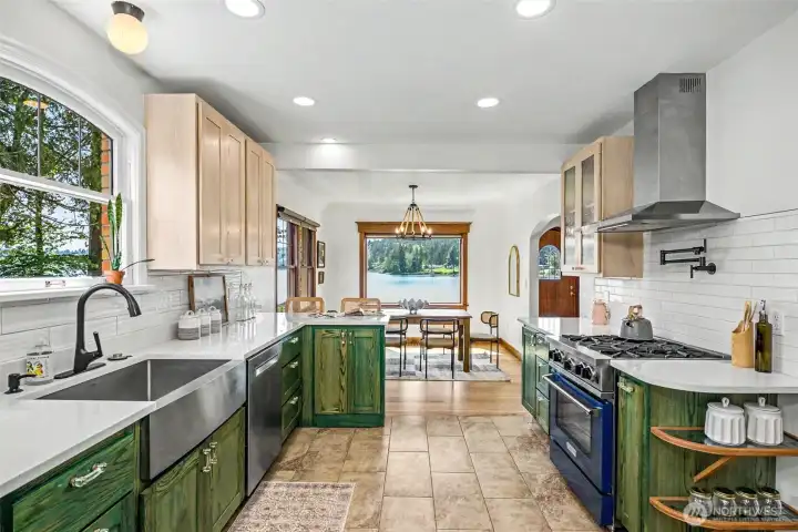 Stainless Appliances & Top of the Line Gas Stove