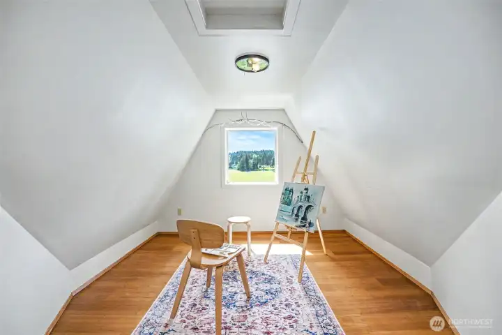 Upstairs Cove - Creative Space with Views of Kitsap Lake