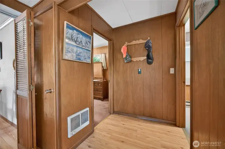 Hall area; kitchen to the left, bedroom in the left corner and bathroom to the right.