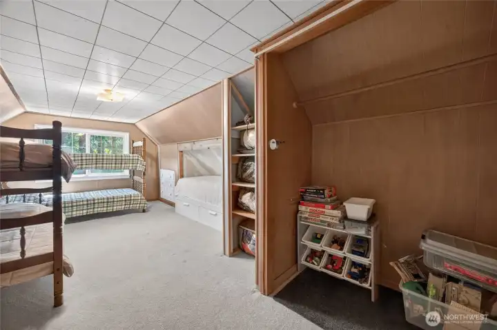 Nice and bright bedroom with a large closet.