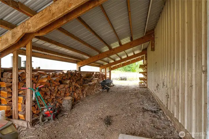 Lean to on left side of shop, for even more storage! Lean to on left side of shop, for even more storage!