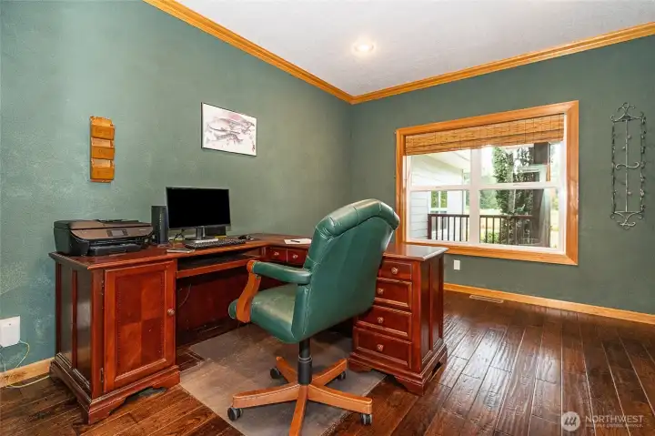 Spacious room. Do you prefer it as an office or would you use it as a more formal dining room? Spacious room. Do you prefer it as an office or would you use it as a more formal dining room?