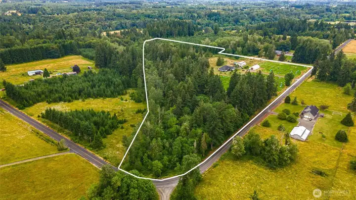 Ariel photo from the front right of this beautiful 21.3 acres. Ariel photo from the front right of this beautiful 21.3 acres.