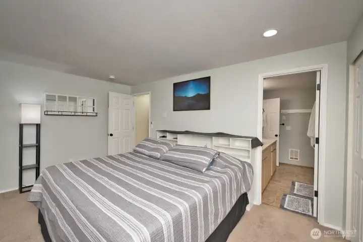 Large primary bedroom.