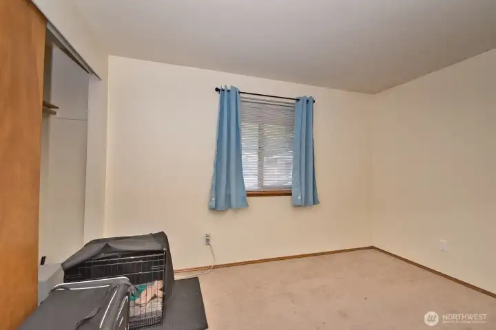 Second bedroom.