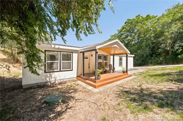 This 1500+ doublewide is in immaculate condition just waiting for you to add your special touches.