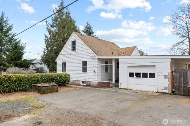 Garage faces Rose St. Breezeway for accessing house and garage.