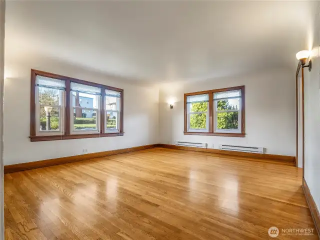 This Huge Living room faces West