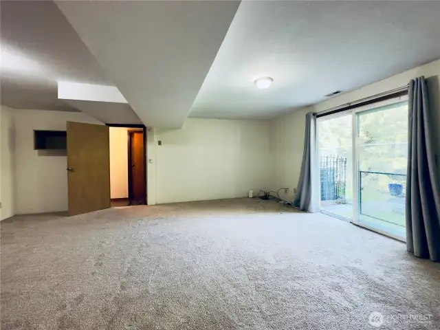 Great room looking towards bedroom #4 with ensuite