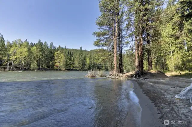 Community Beachfront - Wenatchee River