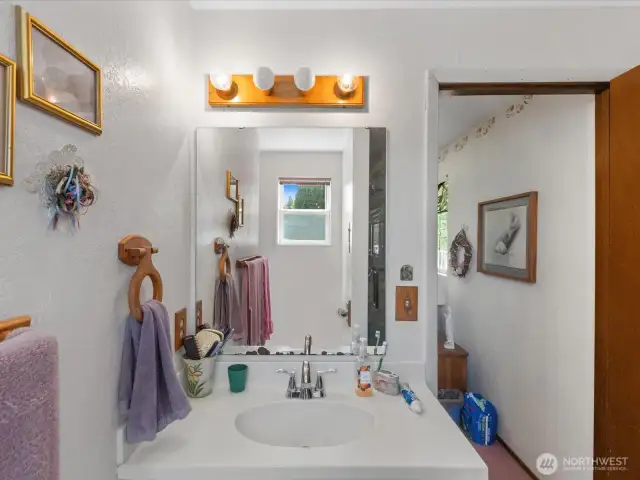 Primary ensuite bathroom