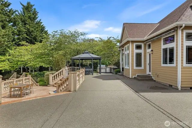 Exensive patio and entertaining areas