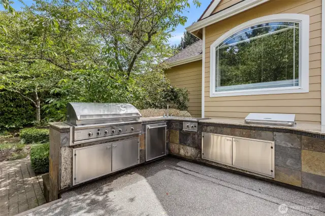Complete outdoor kitchen