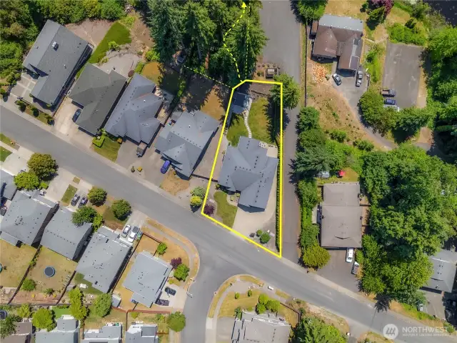 The 5 homes are a part of the HOA that owns the vacant lot that provides direct trails that lead to their shared lake access, boat dock, etc.
