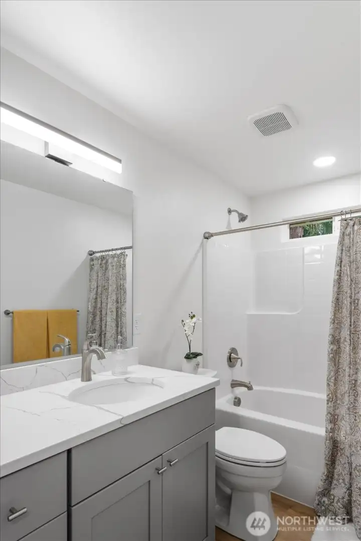 Full Bathroom on Main Floor