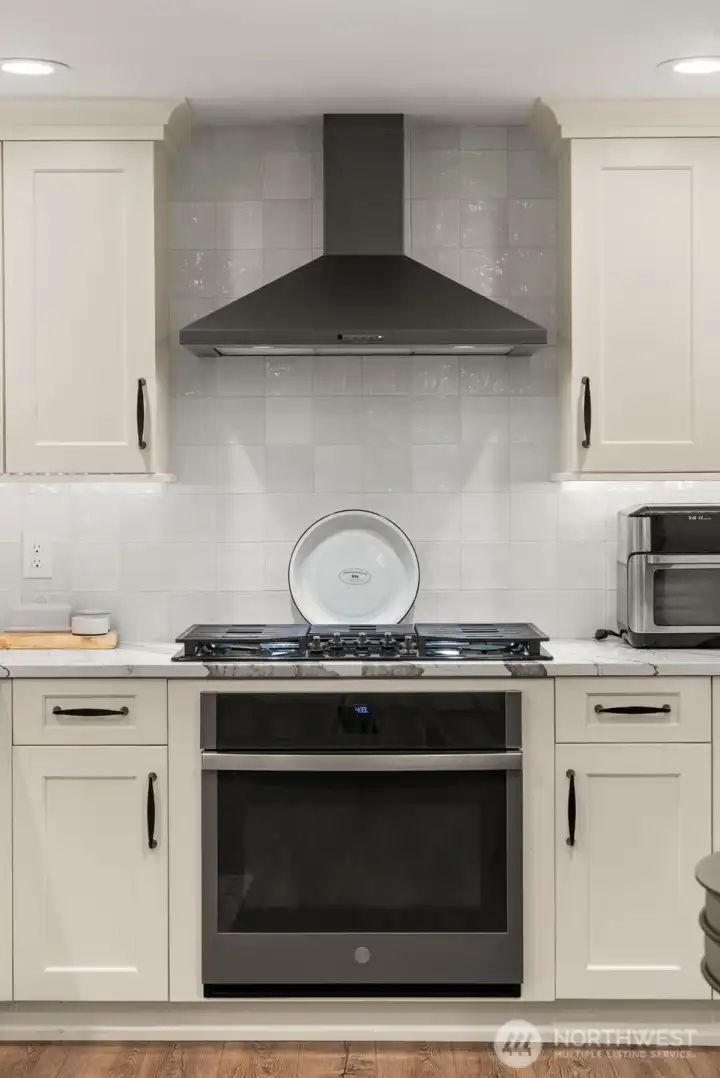 Newer appliances, gas cooking!