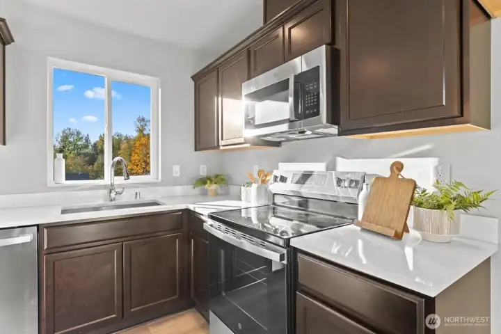 Photographs are for illustrative purposes only. Features, finishes, interior/exterior colors, landscaping and floorplan shown may vary from actual homes built.