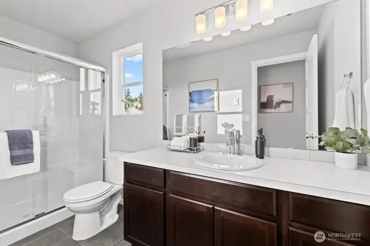 Photographs are for illustrative purposes only. Features, finishes, interior/exterior colors, landscaping and floorplan shown may vary from actual homes built.