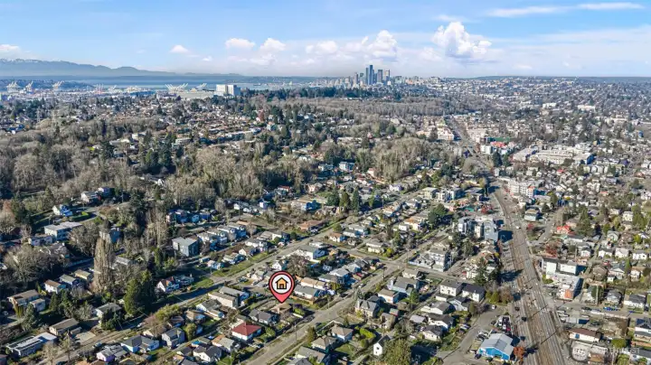 An elevated Beacon Hill setting with a direct line to downtown Seattle and surrounding neighborhoods.