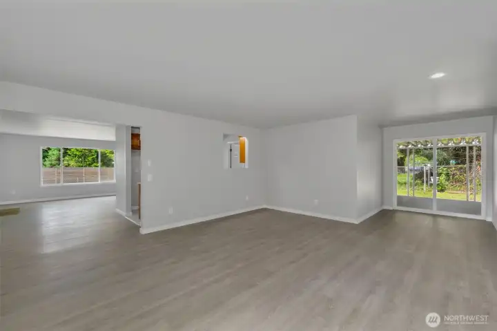 Living rm, looking to family rm Living rm, looking to family rm