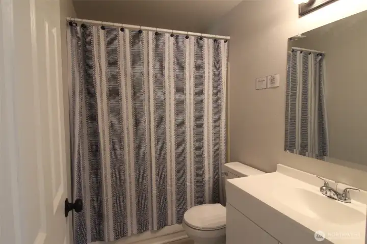 Full Bathroom Full Bathroom