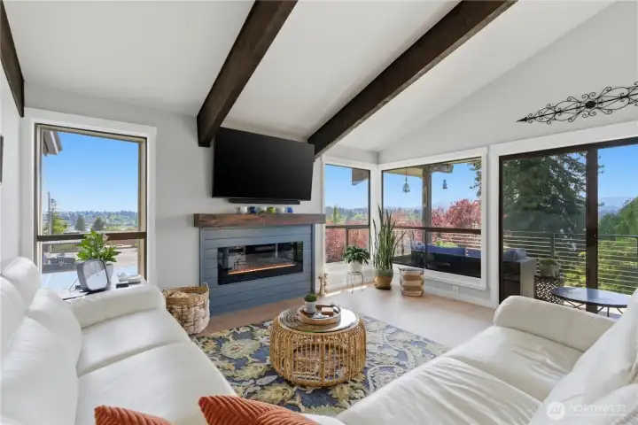 End-unit advantage with additional windows—bringing in abundant natural light and capturing beautiful water and mountain views from multiple angles.