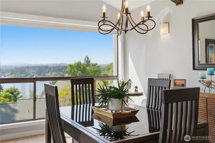 Just imagine enjoying a meal here with this view—why go out?