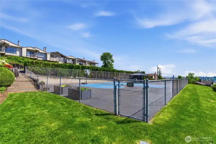 Enjoy community amenities nearby—including a pickleball court, basketball area, and a welcoming fire pit—perfect for staying active or gathering with neighbors and friends.