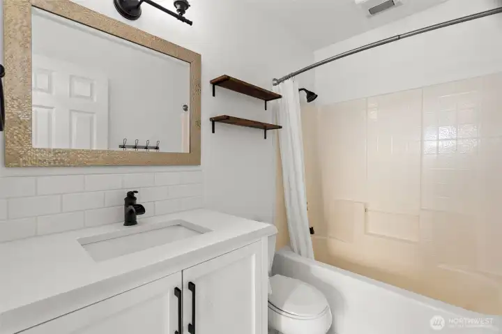 Level 2 Bathroom Level 2 Bathroom