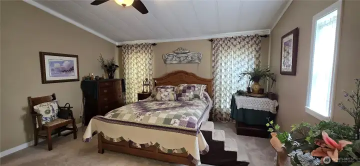 Master Suite looks east and south Master Suite looks east and south