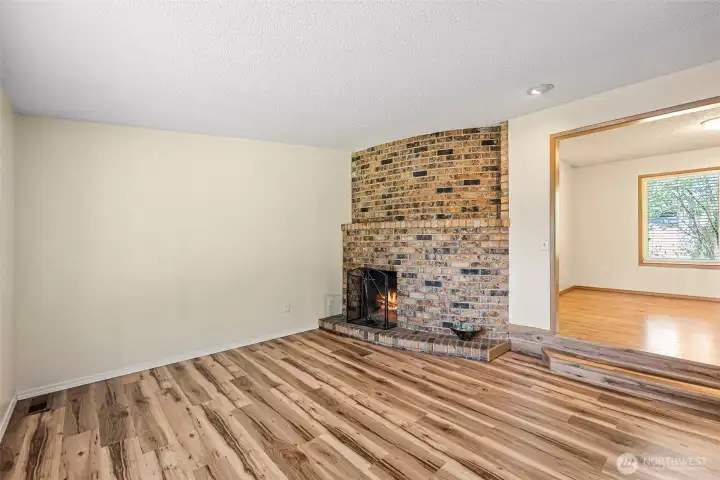 Living room unstaged
