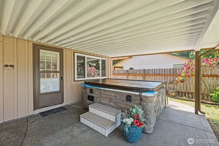 Covered back patio with Hot tub