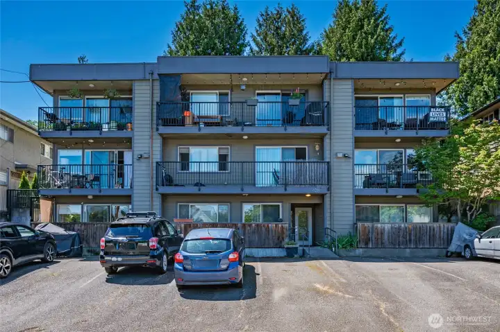 Boutique 9-unit Building