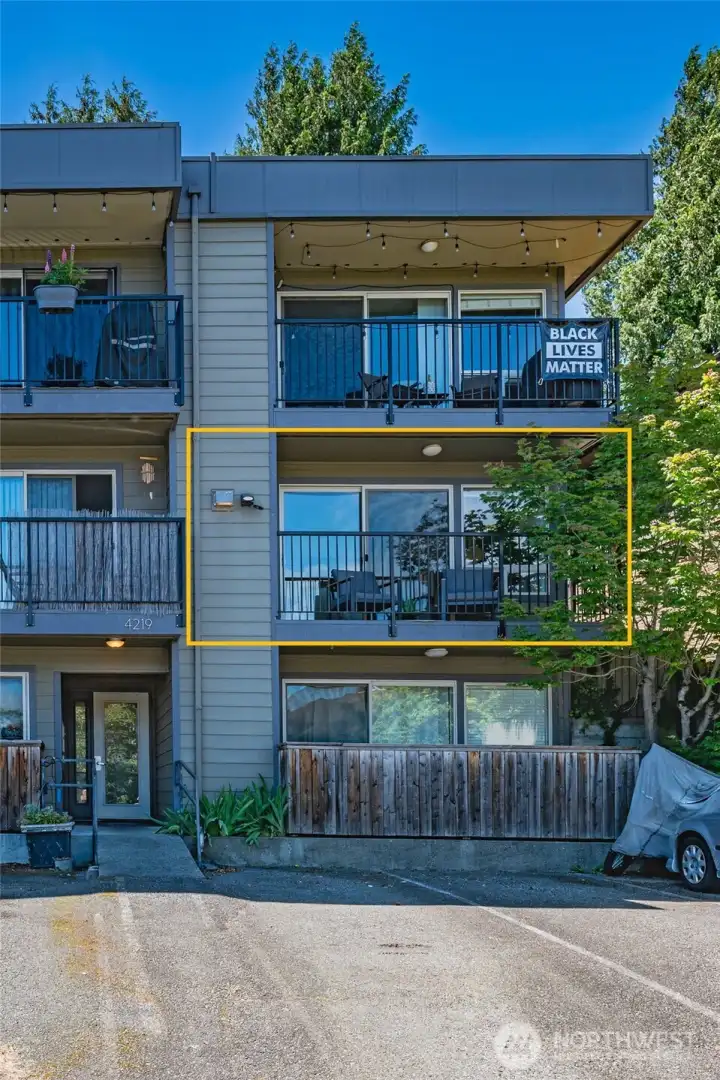 Cozy 2nd floor unit